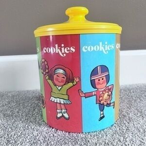 Cheinco vintage 70’s sports themed cookie tin with plastic lid